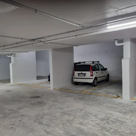 Intero Con Giardino E Parcheggio * Roma