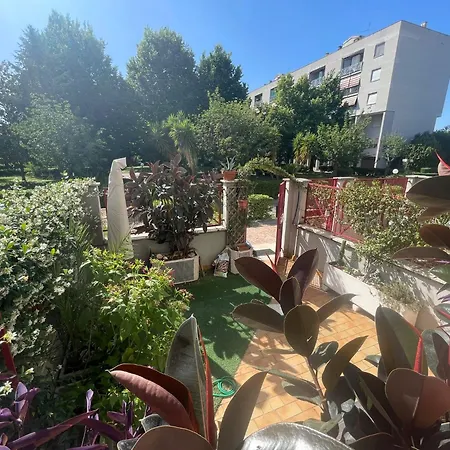 דירה Intero Con Giardino E Parcheggio
