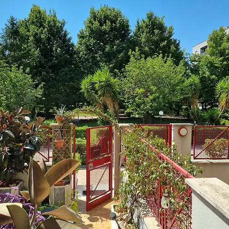 Intero Con Giardino E Parcheggio דירה *